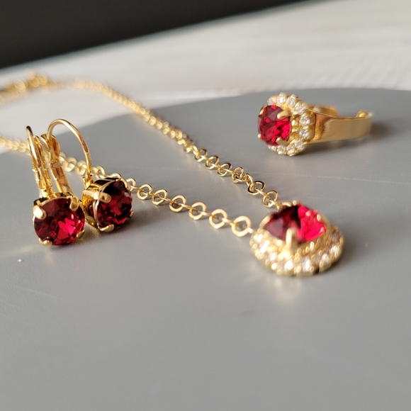 Austrian Crystal Earrings in Yellow Gold - Picture 4 of 5